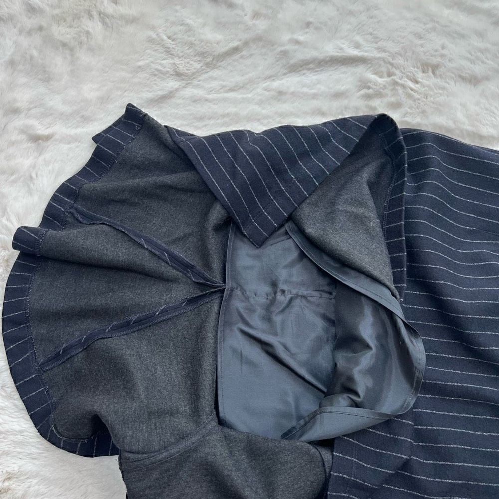 Max Mara Pencil Skirt Pin Stripe Ruffle Dark Navy Blue Designer Workwear size 46 - Picture 9 of 13